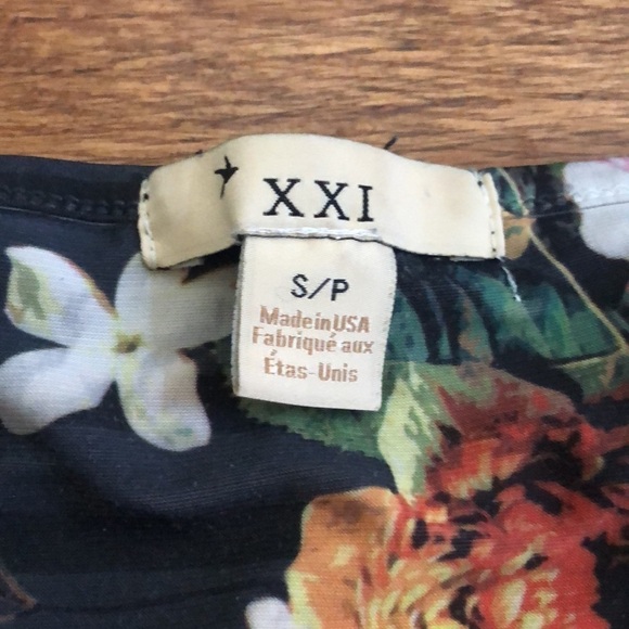 Women’s Ruffle Top - Picture 10 of 13